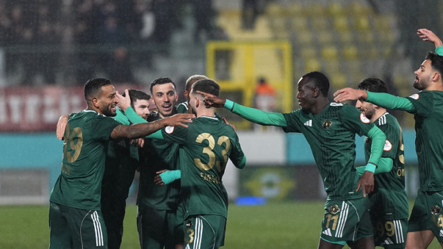 Esenler Erokspor tek attı üç aldı!