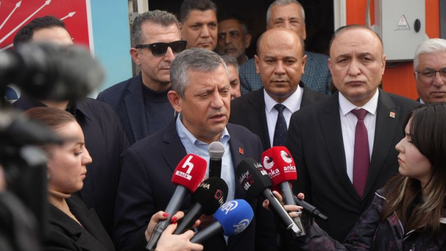 Özgür Özel, depremzedelerle bir araya geldi