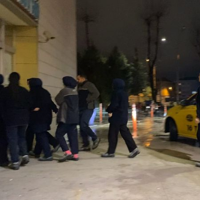 Gıda zehirlenmesi şüphesiyle 20 işçi hastaneye kaldırıldı