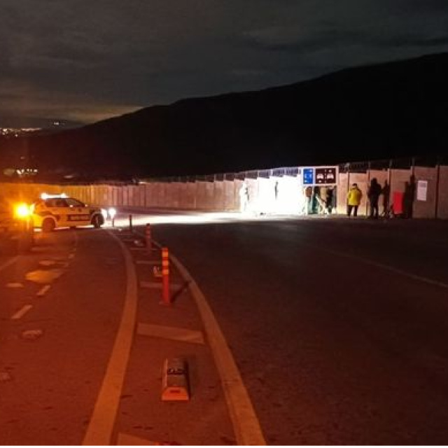 Motosikletle trafik işaret levhasına çarpan sürücü öldü