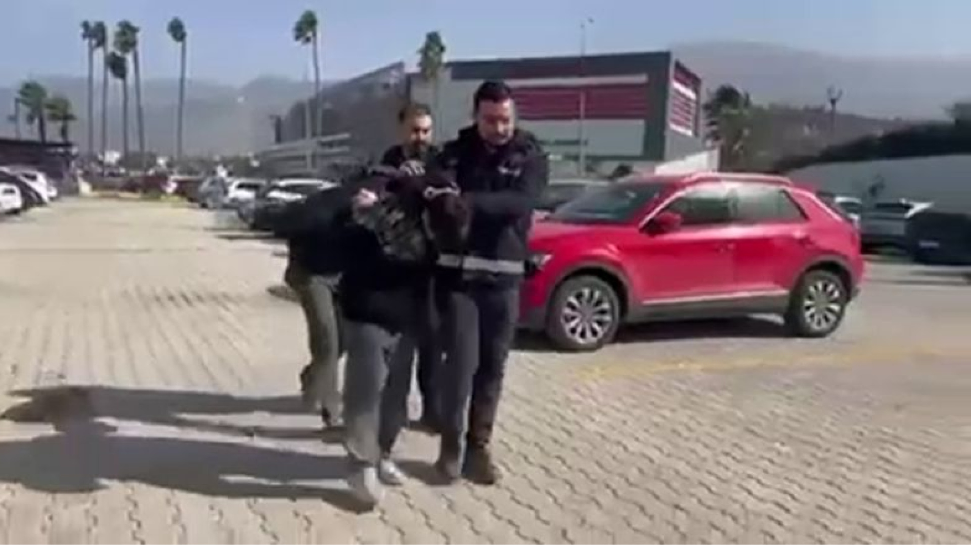 Hatay'da Sosyal Medya Üzerinden Kandırılan Kadına Tecavüz ve Gasp: 2 Şüpheli Tutuklandı