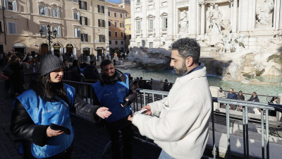 Roma'nın tarihi Trevi Çeşmesi turistler için artık ücretli