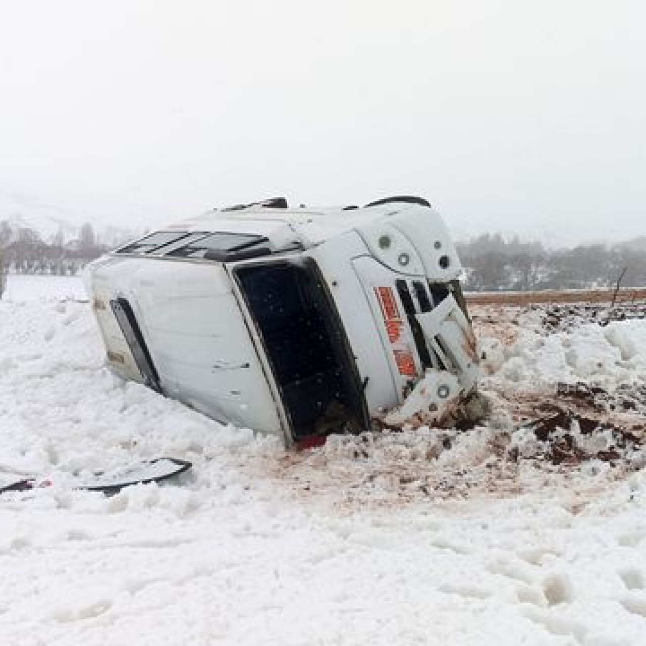 Öğrenci servisi kaza yaptı