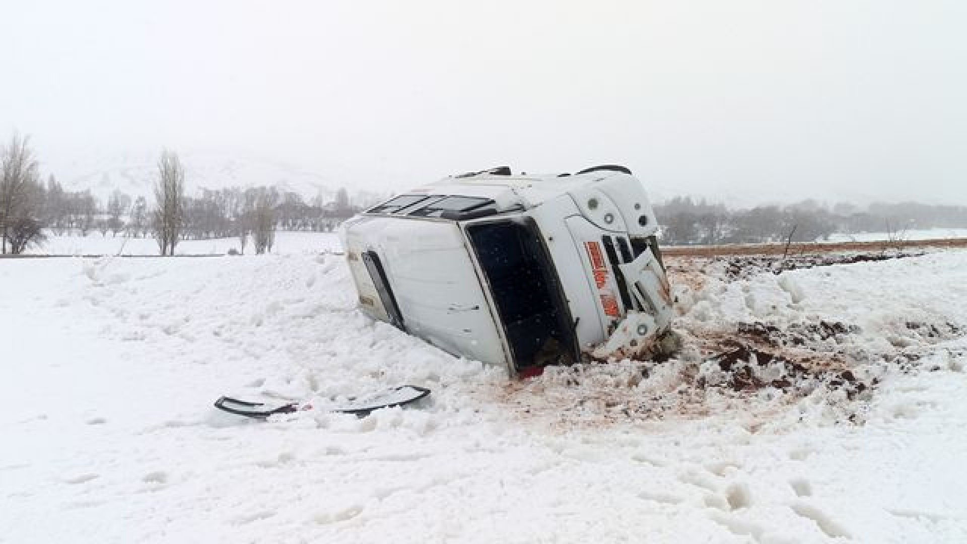 Son dakika: Sivas'ta öğrenci servisi kaza yaptı... 14 kişi yaralandı | Son dakika haberleri