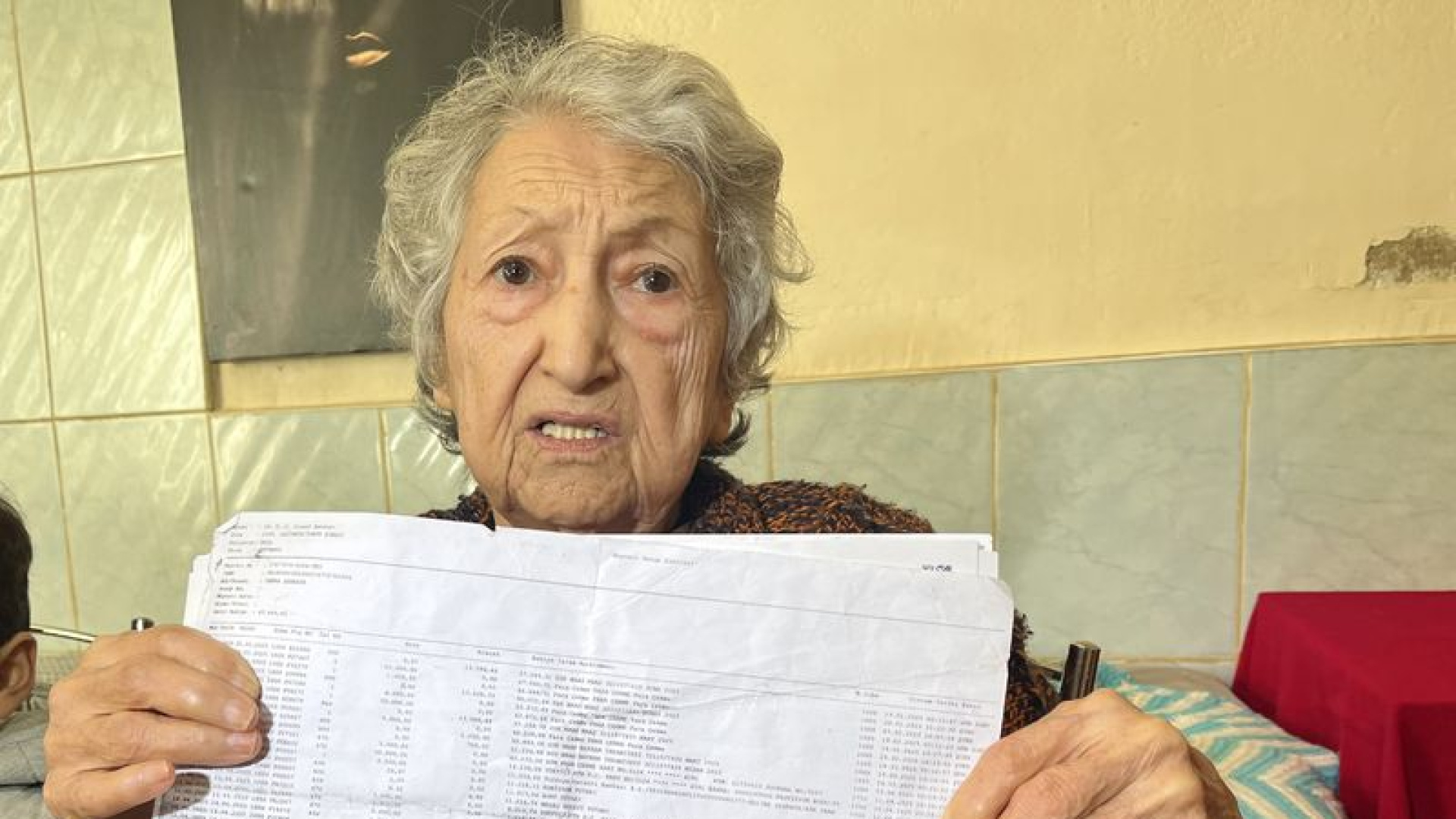 Son dakika:  Yaşlı kadına torun dehşeti: Evini elinden alıp darp ettiler