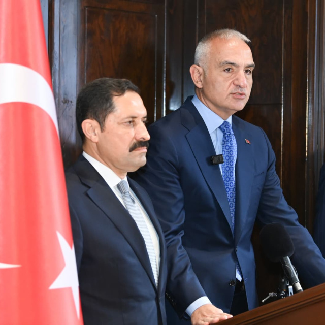 Tarihi eserler aslında dönüyor