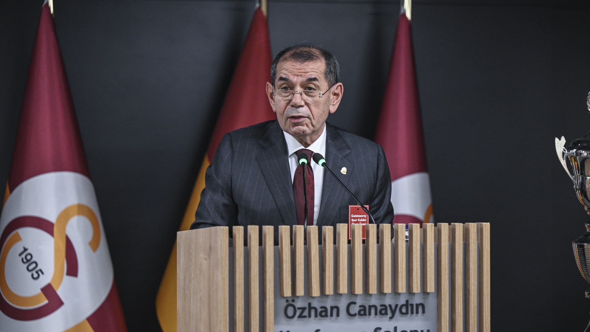 Galatasaray Başkanı Dursun Özbek: 2026 Şampiyonluğu ve Yenikapı Hedefi