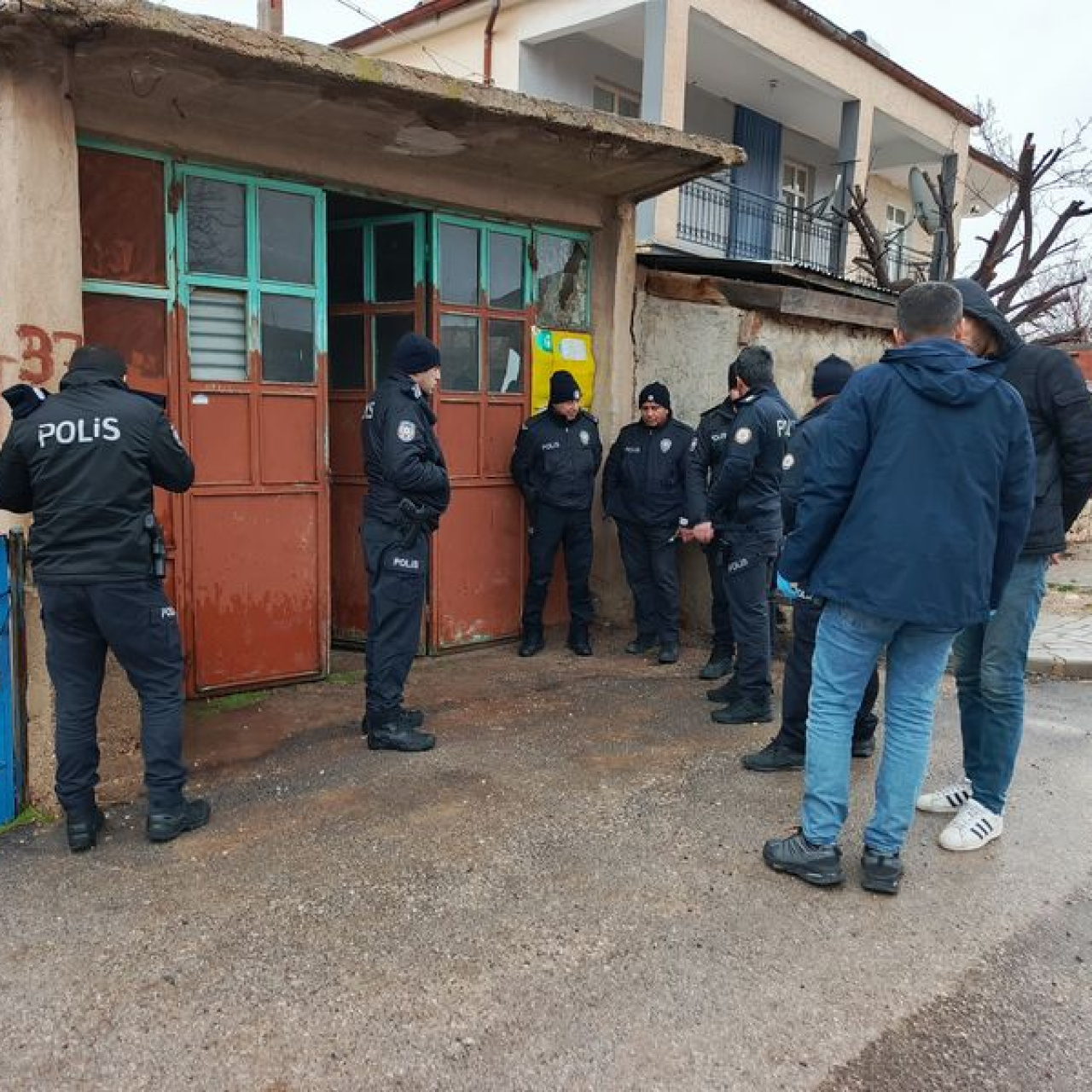 Veteriner kazayla kendini vurdu!