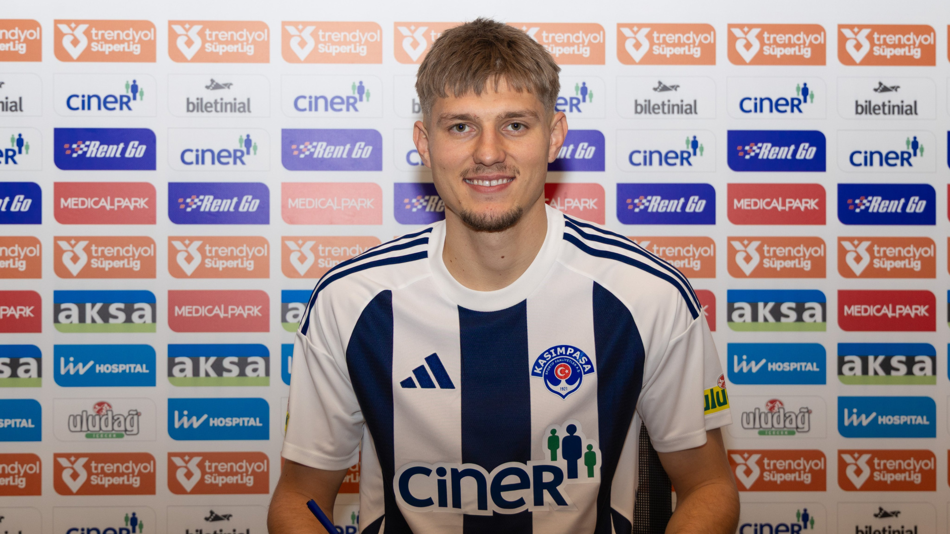 Kasımpaşa Transferde Hız Kesmiyor: Eyüp Aydın ve Adrian Benedyczak Kadroda