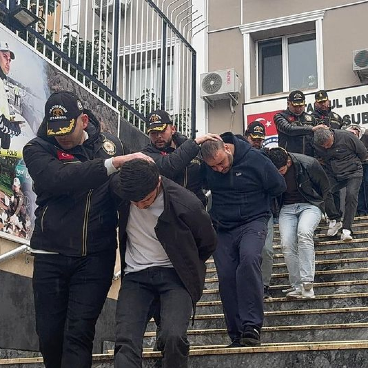 İnşaat işçisi gibi davranarak hırsızlık yaptılar