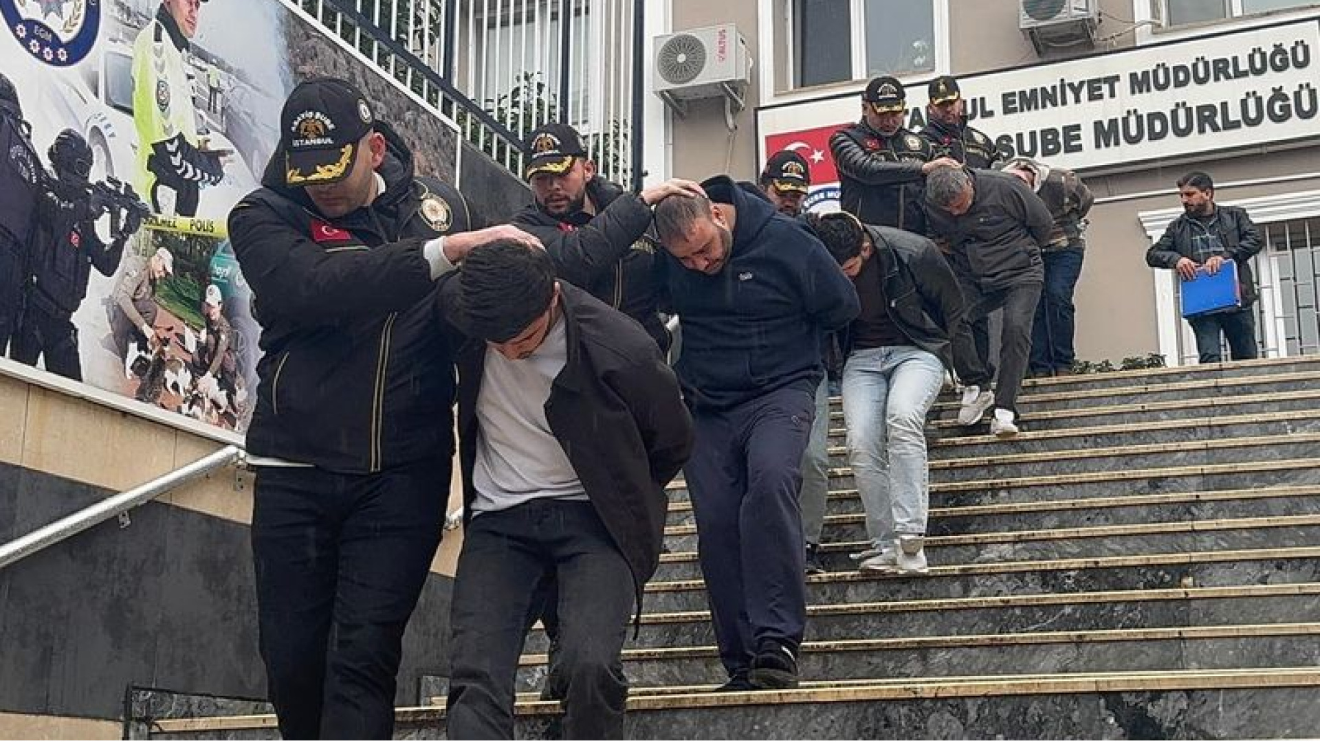 İstanbul'da Bakır Kablo Hırsızlığı: 18 Kişi Tutuklandı, Olay Kameralara Yansıdı