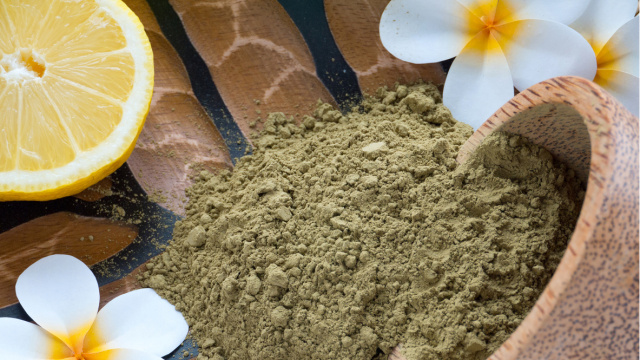 Saça kına sürmek orucu bozar mı?