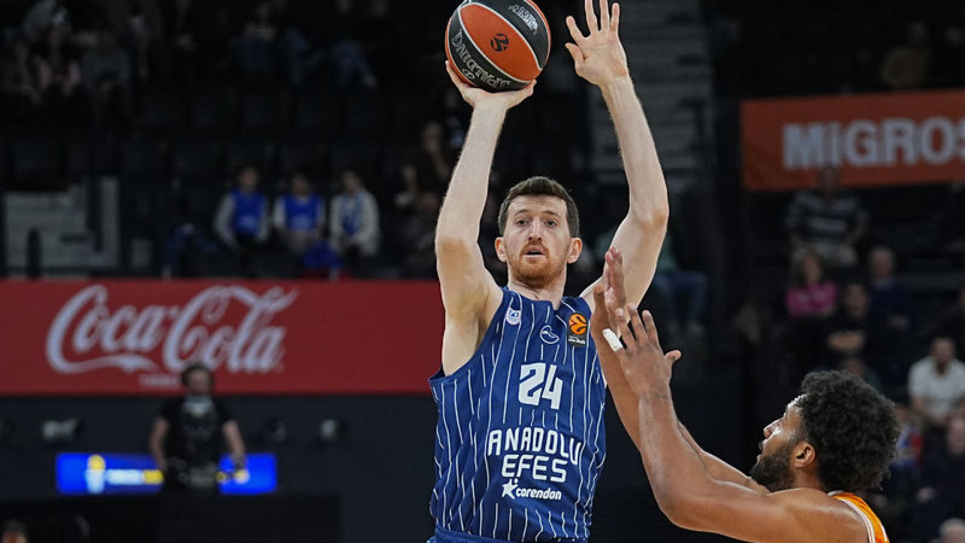Anadolu Efes, Valencia Basket'i 107-90 Yenerek EuroLeague'de 9 Maç Sonra Galibiyete Ulaştı