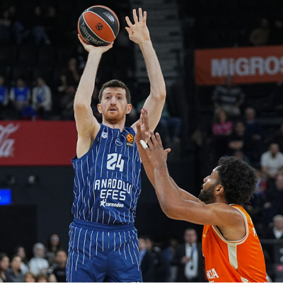 Efes, Valencia'ya patladı! 9 maçlık seri bitti