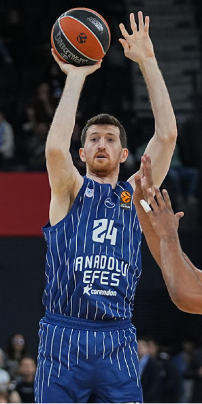 Efes, Valencia'ya patladı! 9 maçlık seri bitti