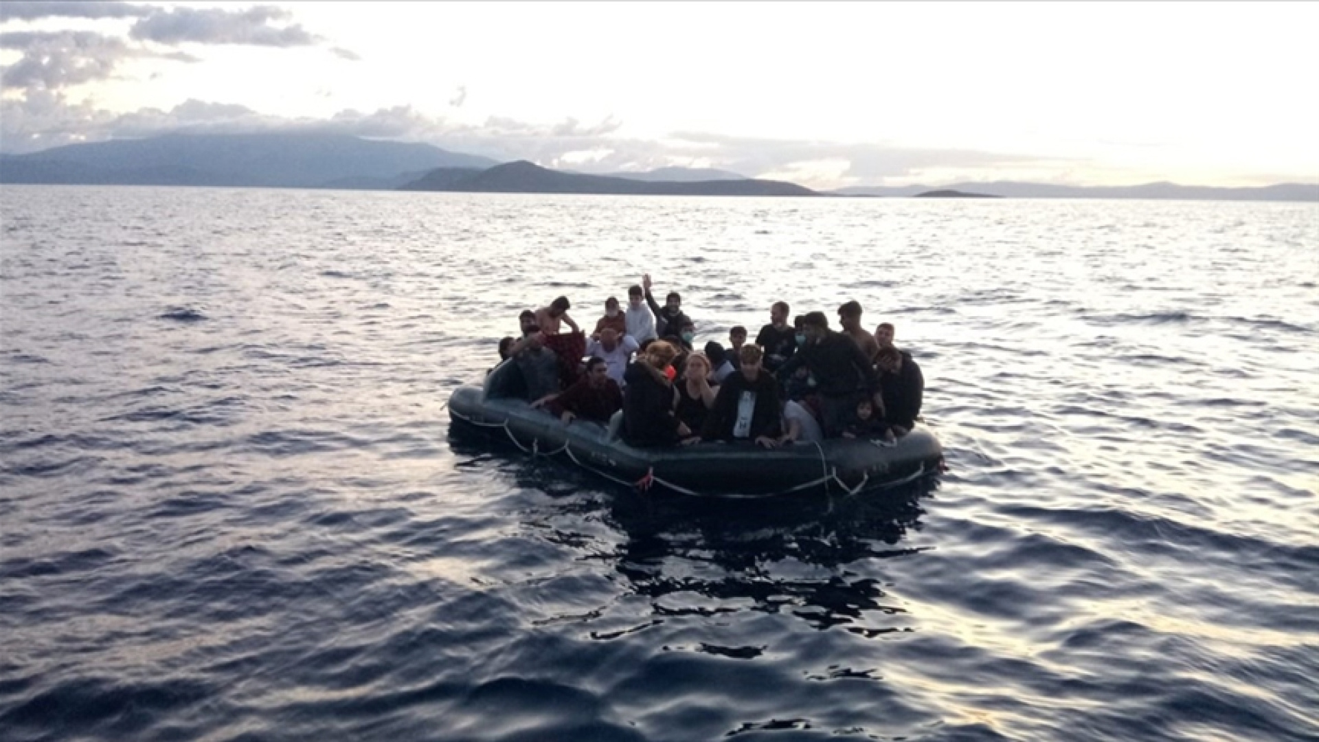 Yunan Sahil Güvenlik Gemisi ile Göçmen Botu Çarpıştı: 14 Ölü, 24 Yaralı