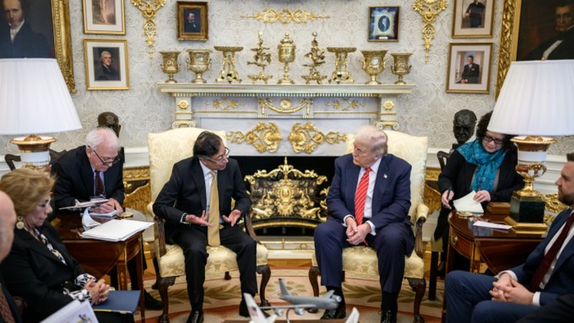 Trump ve Petro Beyaz Saray'da İlk Kez Buluştu: Görüşme Samimi Geçti
