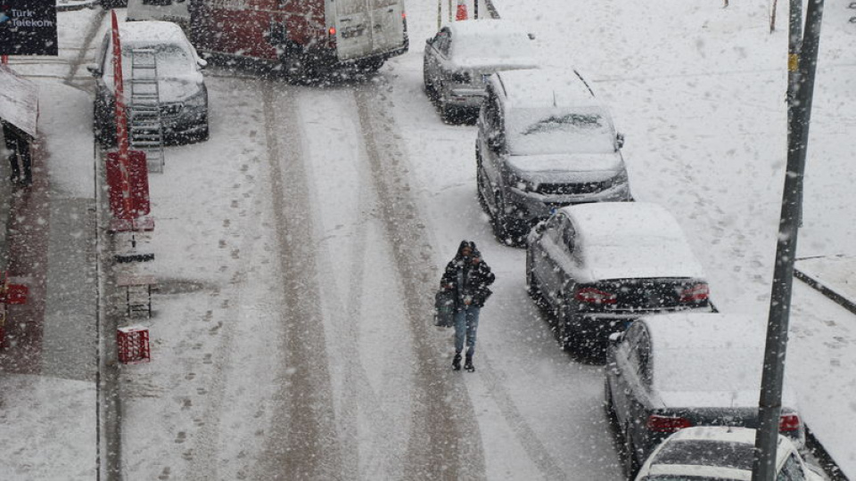 Van'da yoğun kar! 40 yol kapandı!