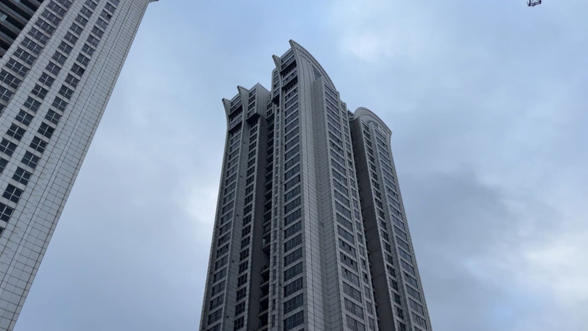 İstanbul'da dehşet! Küçük çocuk 30.kattaki balkondan düştü! | Son dakika haberleri