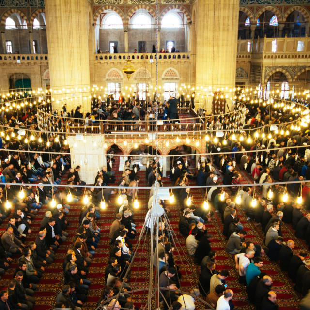 Bayram namazına gitmemek günah mı?
