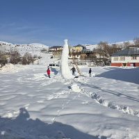 Uzunluğu 8 metre! Kule gibi 'kardan adam'