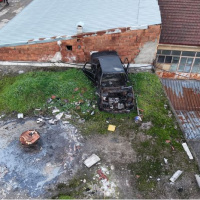 Çatı akınca yukarı çıktı, otomobil buldu!