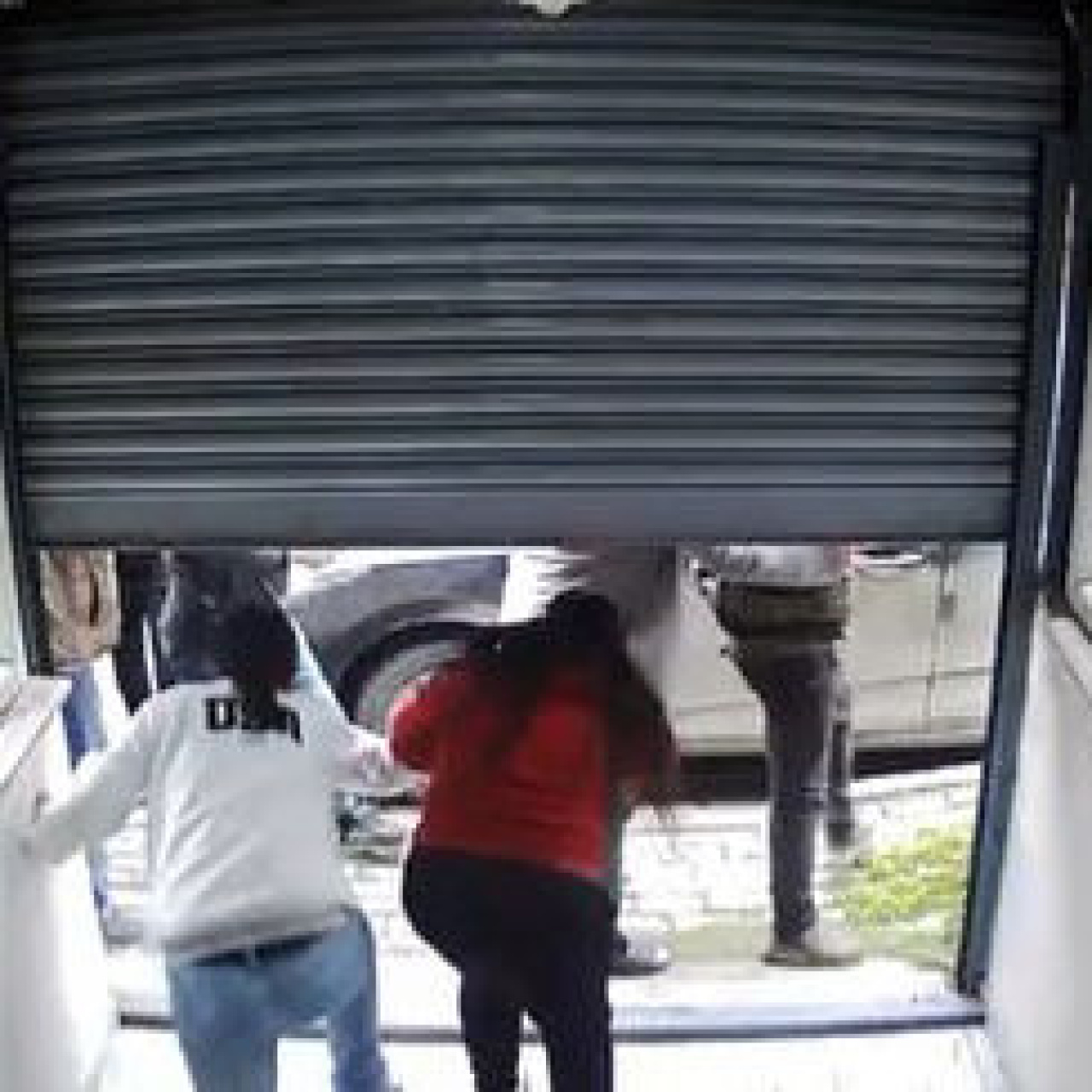 İşyerinde taciz! Esnaf yardıma koştu