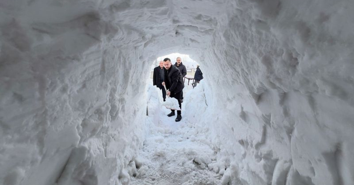 Hakkari Yüksekova Tünel Örneği - Kar Yığınlarından Geçmek İçin Esnafin Çözümü
