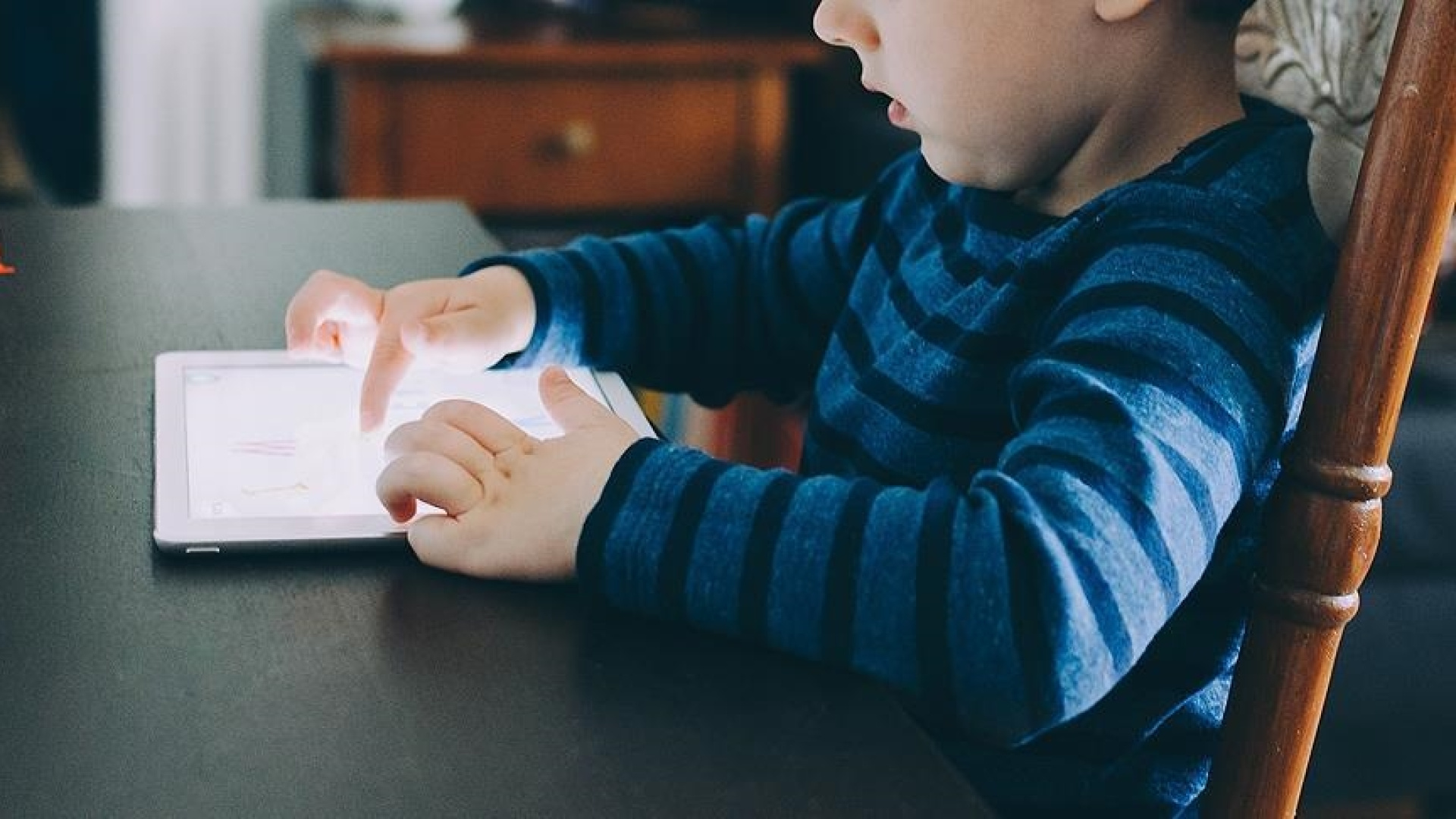 Çocuklara İnternet Kısıtlaması ve Doğum İzni Düzenlemesi Meclis'e Geliyor