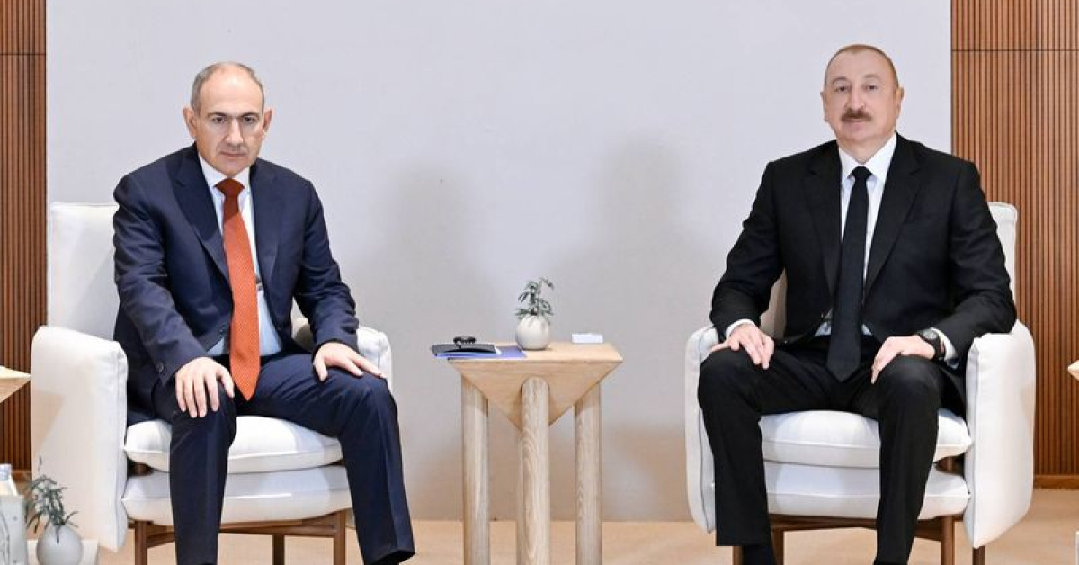 Azerbaycan Cumhurbaşkanı İlham Aliyev ve Ermenistan Başbakanı Nikol Paşinyan, Abu Dabi'de Görüşme