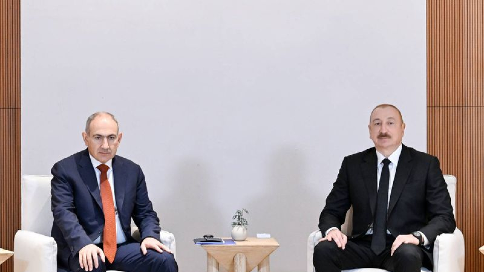 Aliyev ve Paşinyan, Abu Dabi'de bir araya geldi | Dış Haberler