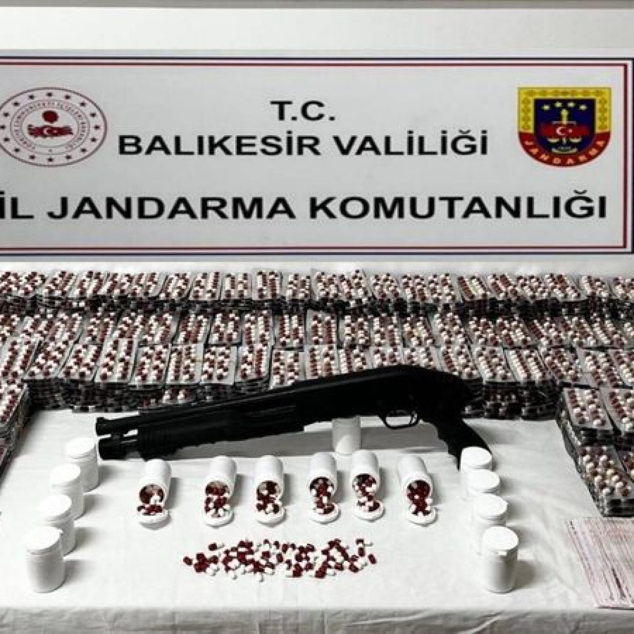 Balıkesir'de uyuşturucu operasyonu: 17 tutuklama