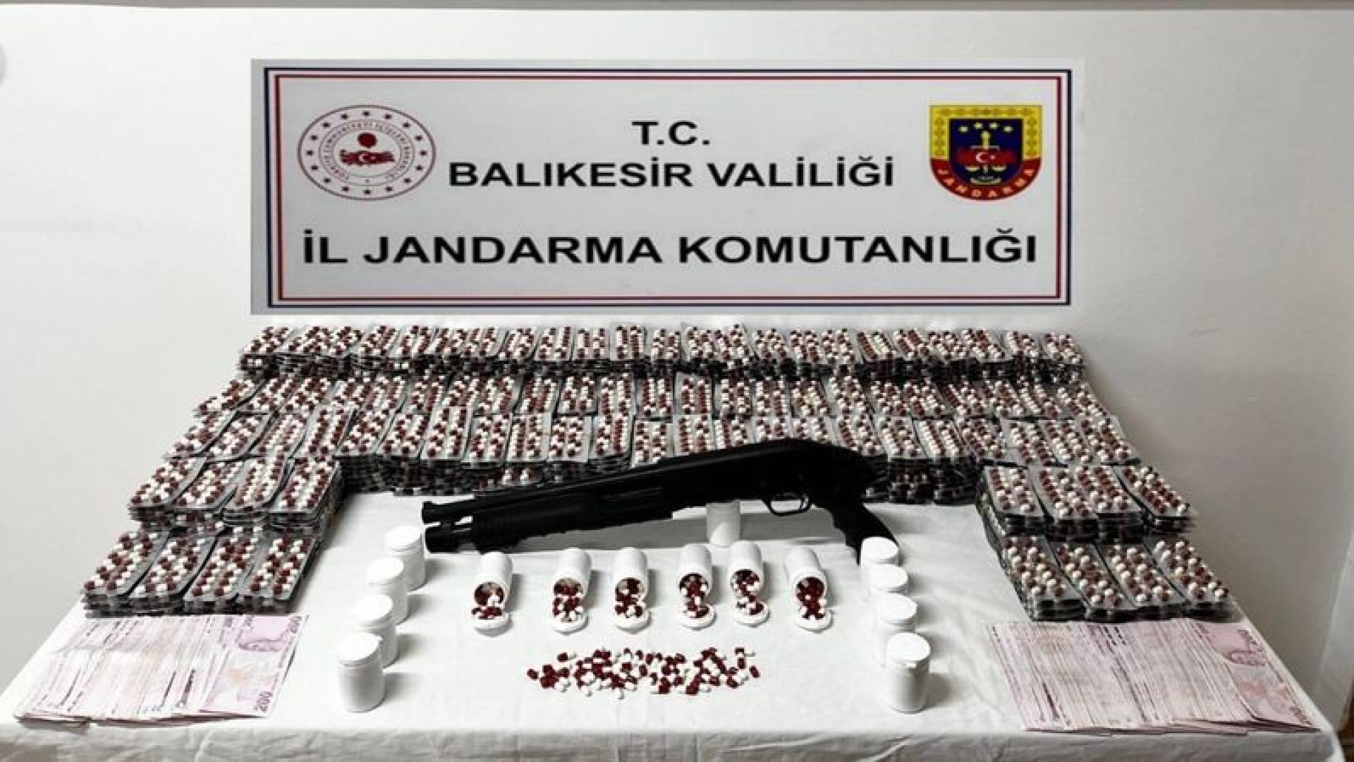 Balıkesir'de uyuşturucu operasyonlarında 17 tutuklama