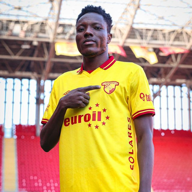 Göztepe'den orta sahaya takviye