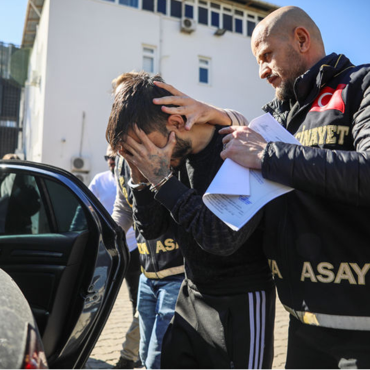 Hamile karısını vuran saldırgan ormanda yakalandı!