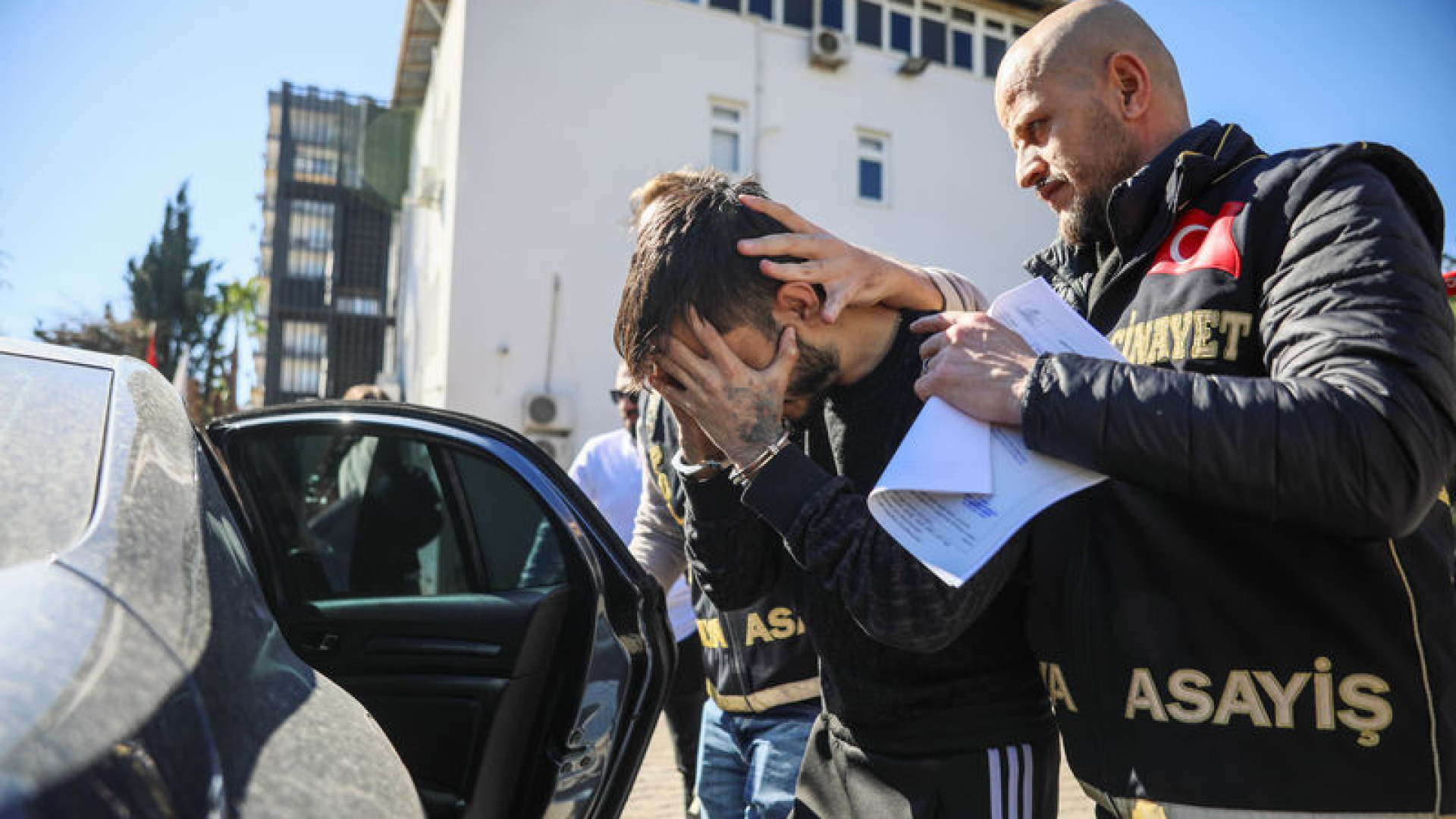 Hamile karısını vuran saldırgan ormanda yakalandı!…