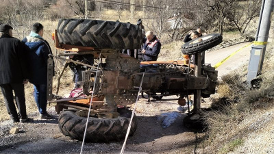 Traktörün altında kalarak can verdi