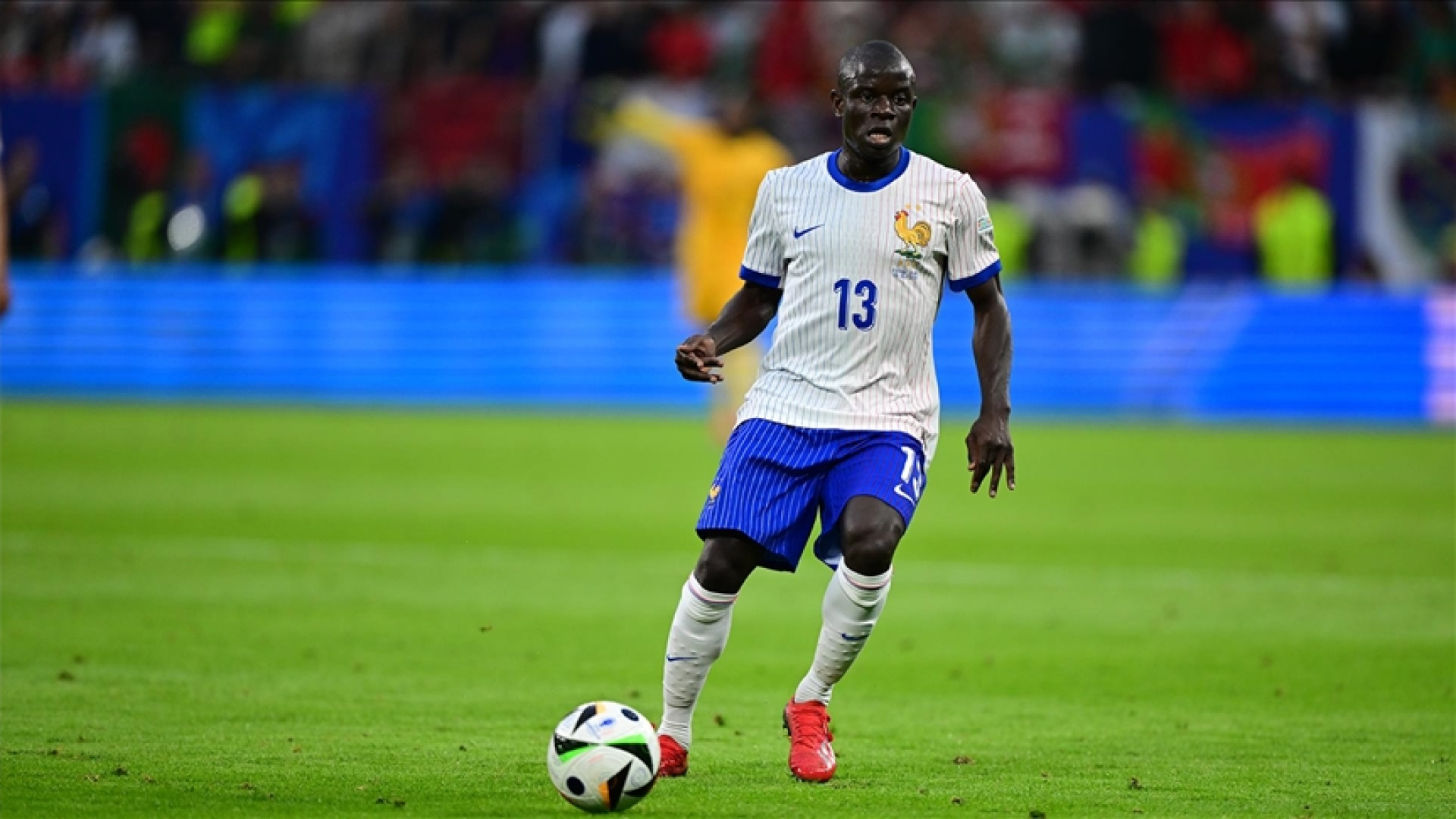 Fenerbahçe'nin Yeni Transferi N'Golo Kante İstanbul'a Geliyor: İşte Geliş Saati
