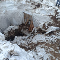 Tek katlı ev toprak altında kaldı