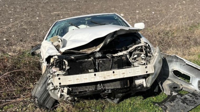 Minibüs ile otomobil çarpıştı: 3 yaralı