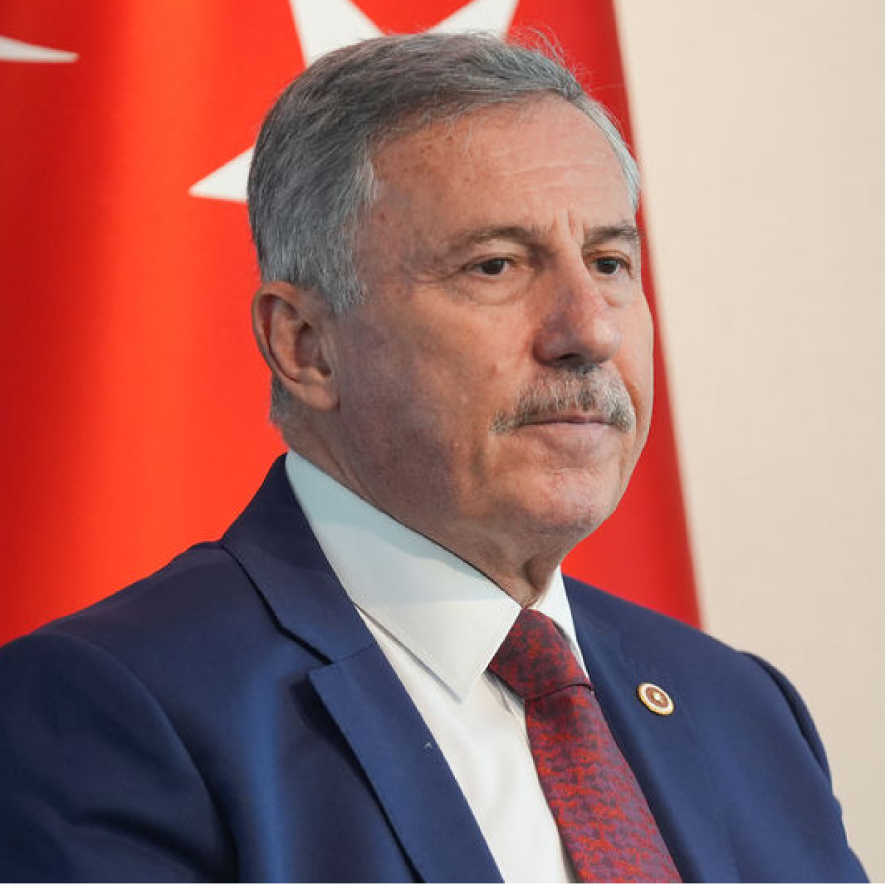 1 TL'lik tazminata mahkum oldu