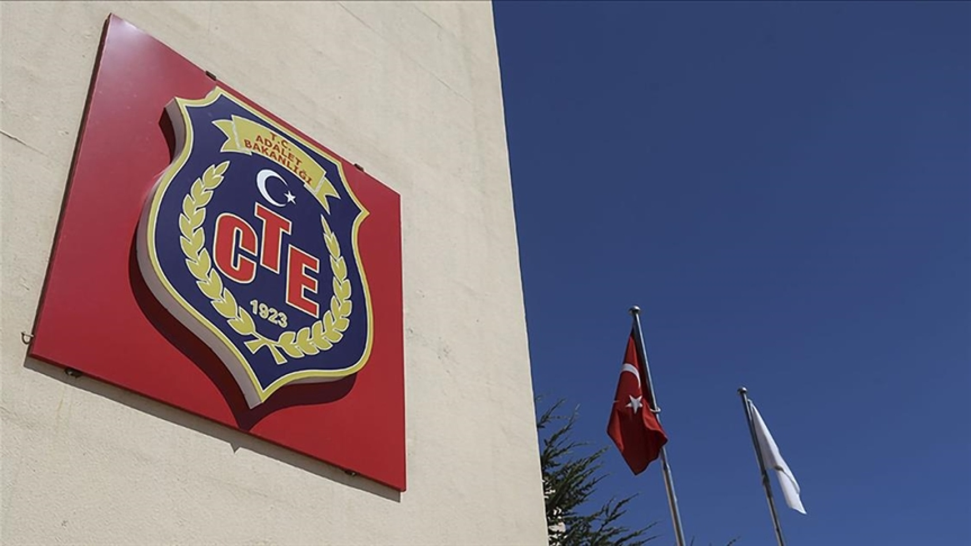 Sakarya Hendek Kadın Açık Cezaevi'nde Yangın: 11 Hükümlü Hastaneye Sevk Edildi