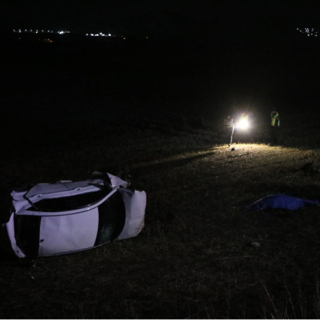 Otomobil şarampole yuvarlandı: 1 ölü, 4 yaralı