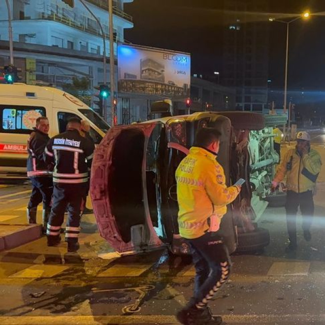 Hasta taşıyan ambulans ile cip çarpıştı: 5 yaralı