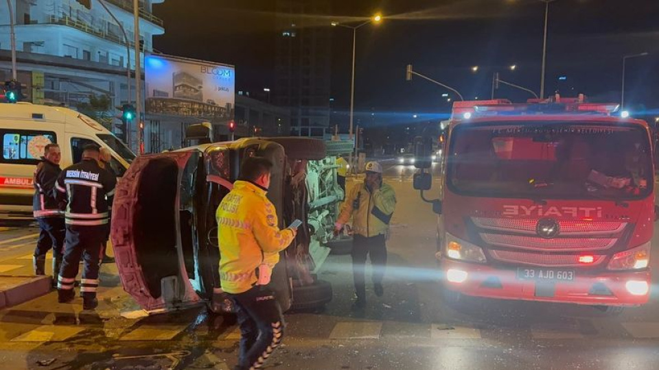Hasta taşıyan ambulans ile cip çarpıştı: 5 yaralı