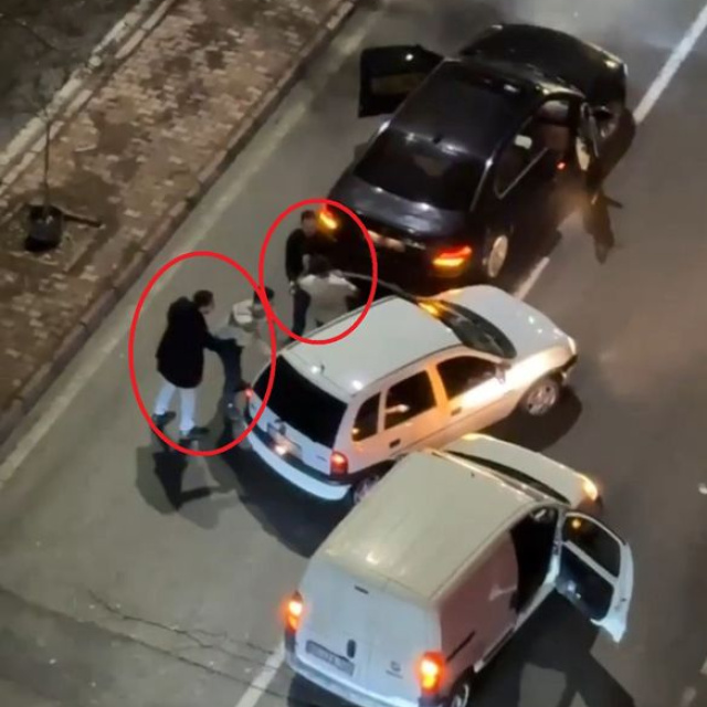 Trafikte yol verme kavgası kamerada: 3 gözaltı