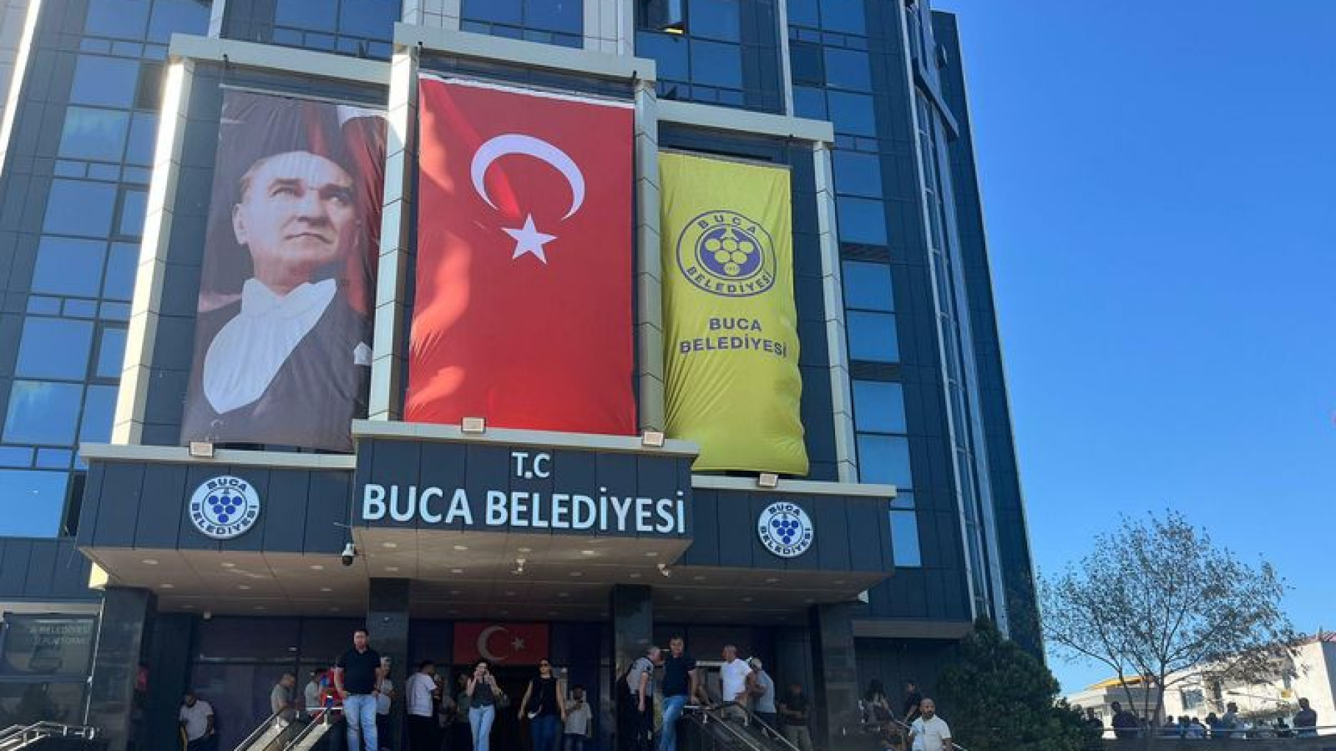 Buca Belediyesi'nde Rüşvet Soruşturması: 28 Kişi Gözaltına Alındı