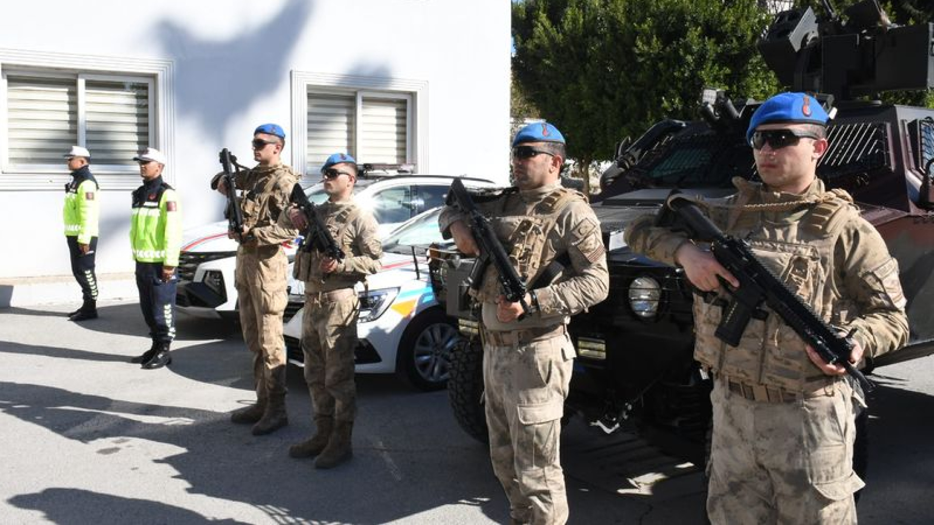 Mersin'de Şafak Operasyonu: 43 Gözaltı, 448 Bin Sentetik Hap Ele Geçirildi
