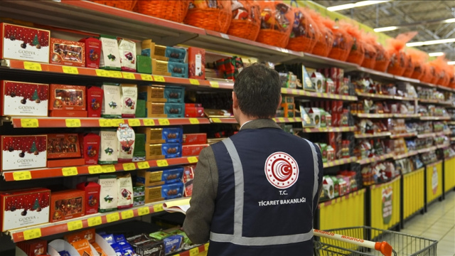 "Stokçuluk ve fahiş fiyat uygulamalarına karşı sahadayız"
