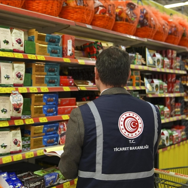 "Stokçuluk ve fahiş fiyat uygulamalarına karşı sahadayız"